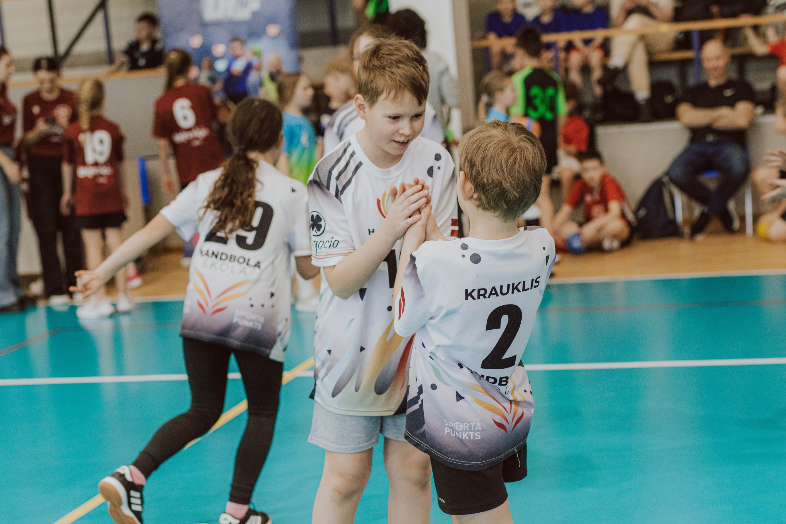 Mūsu mazie handbolisti piedalās “Sirsniņdienas festivālā”